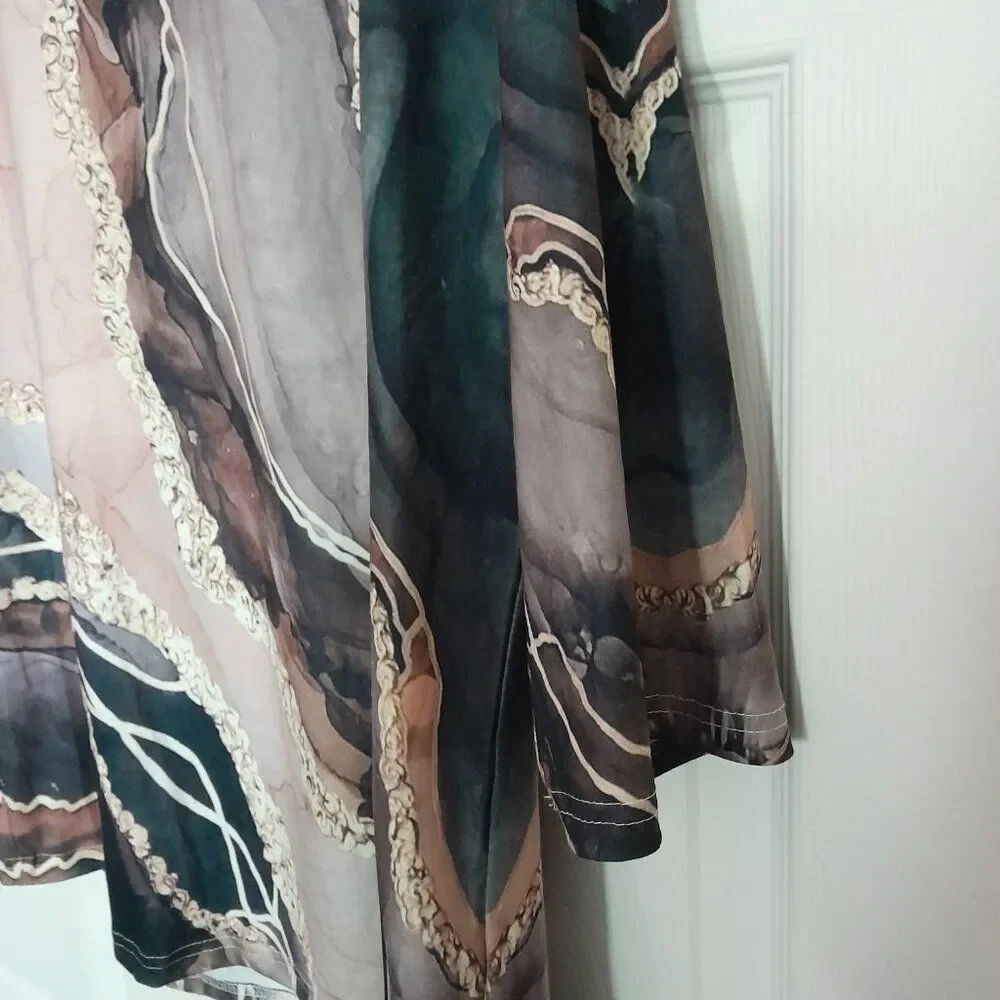 Women Floral Pullover Long Sleeve 3 Frontal Buttons, V Neck, Size Large